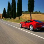 Toscane : routes de cyprès et collines en Ferrari