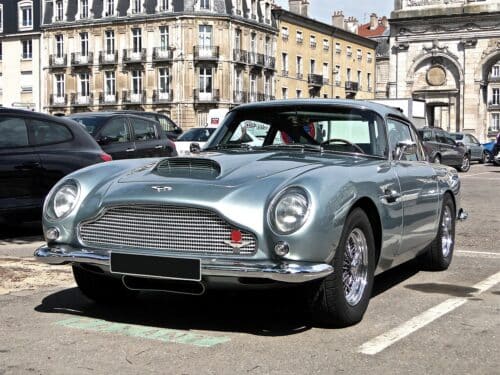 Aston Martin DB5, grand tourisme britannique produite de 1963 à 1965
