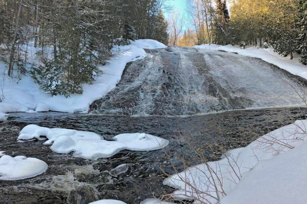 Raid motoneige Canada - Montagne du Diable et chutes du Windigo